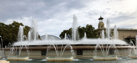 Der magische Springbrunnen in Barcelona Der Font Màgic in Barcelona